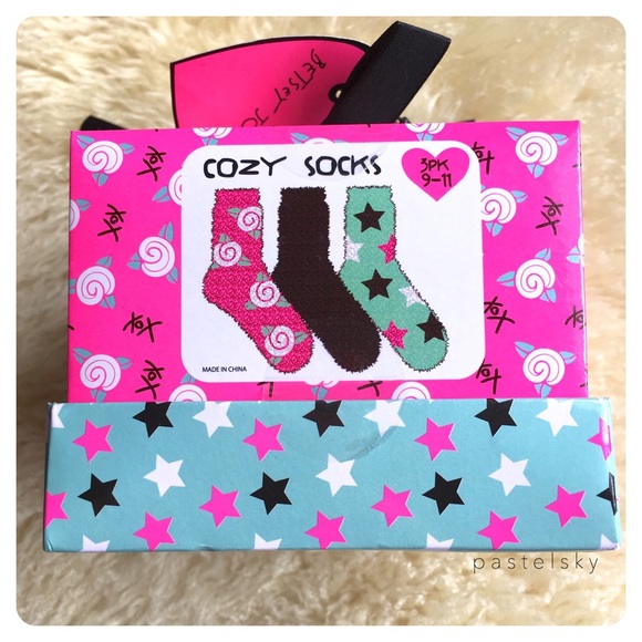Betsey Johnson Accessories - 🆕 BETSEY JOHNSON 3 pack cozy socks